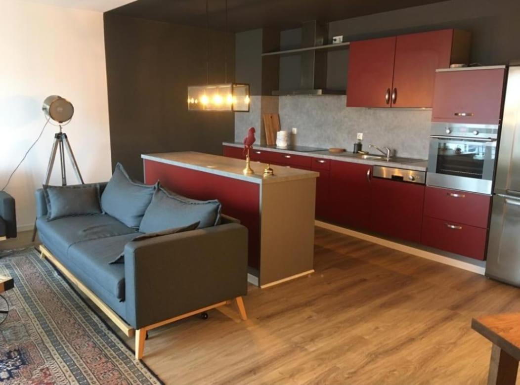 Apartment Spacious Two Bedrooms With Free Parking & Private Terrace-217
